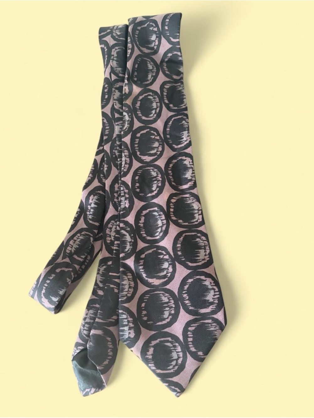 Men's Pink Silk Tie with Black Circular Pattern